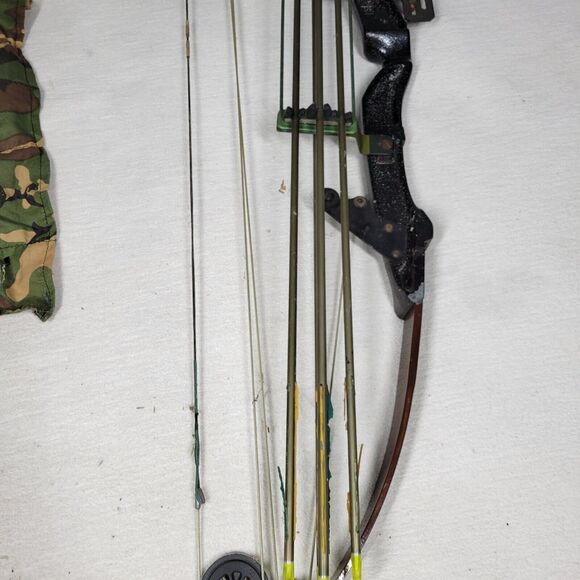 Bear Archery Compound Bow With Quiver Of Arrows Damage Read Description Hunting - Picture 11 of 16